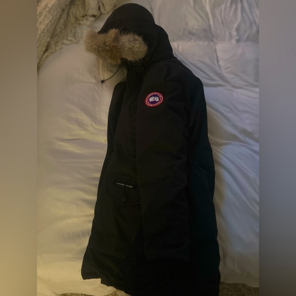 Womens Canada goose jacket - Picture 2 of 4